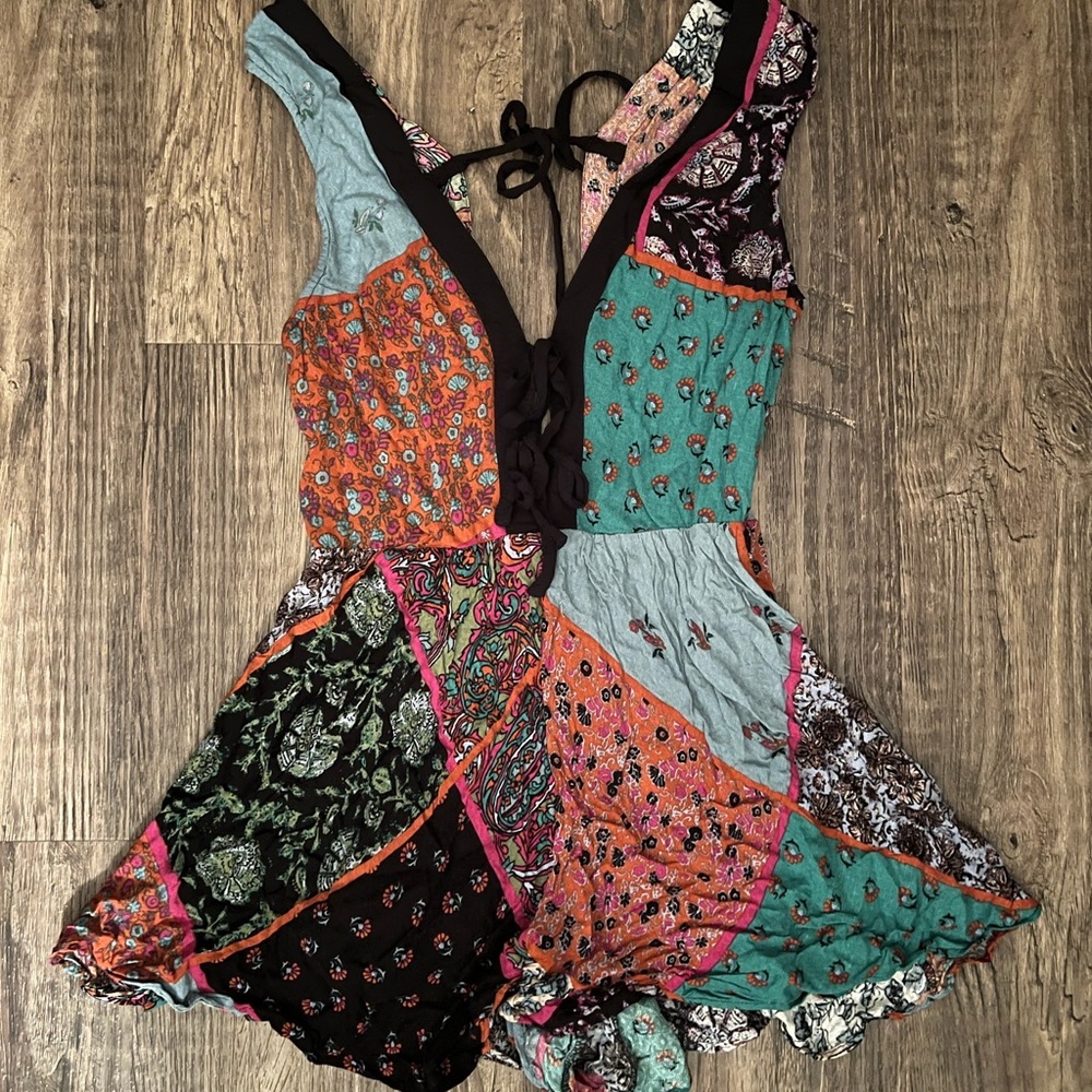 Urban Outfitters Geometric Print Romper Back Cut Out Sz. 4 Small